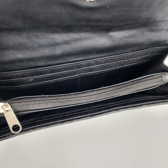 REACTION KENNETH COLE   Black Over Arching Flap Clutch Wallet. - Picture 8 of 11